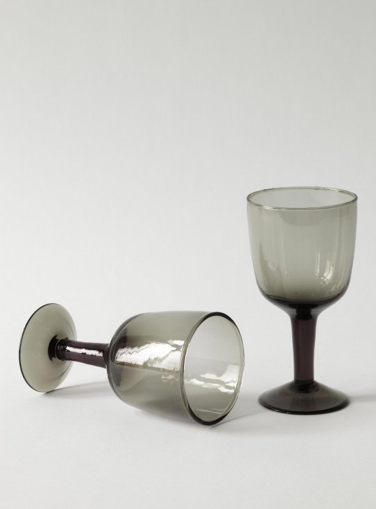 Galette collection of glass is made of recycled glass, tte wineglass